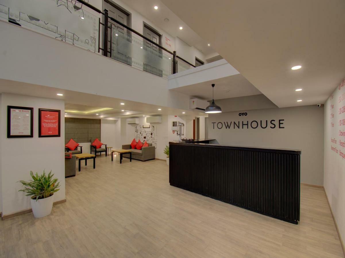Oyo Townhouse 150 Shreyas Colony Hotel Ahmedabad Esterno foto