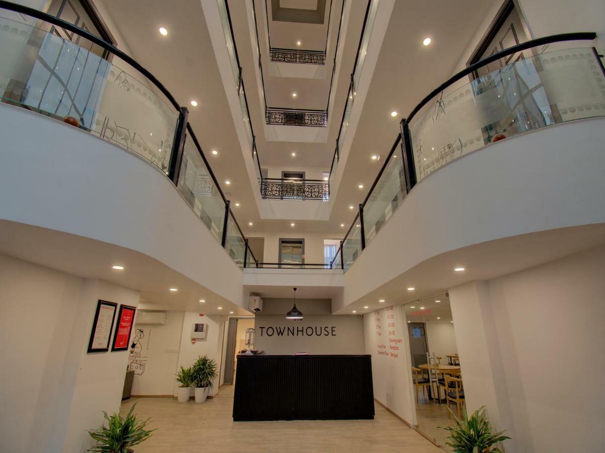 Oyo Townhouse 150 Shreyas Colony Hotel Ahmedabad Esterno foto