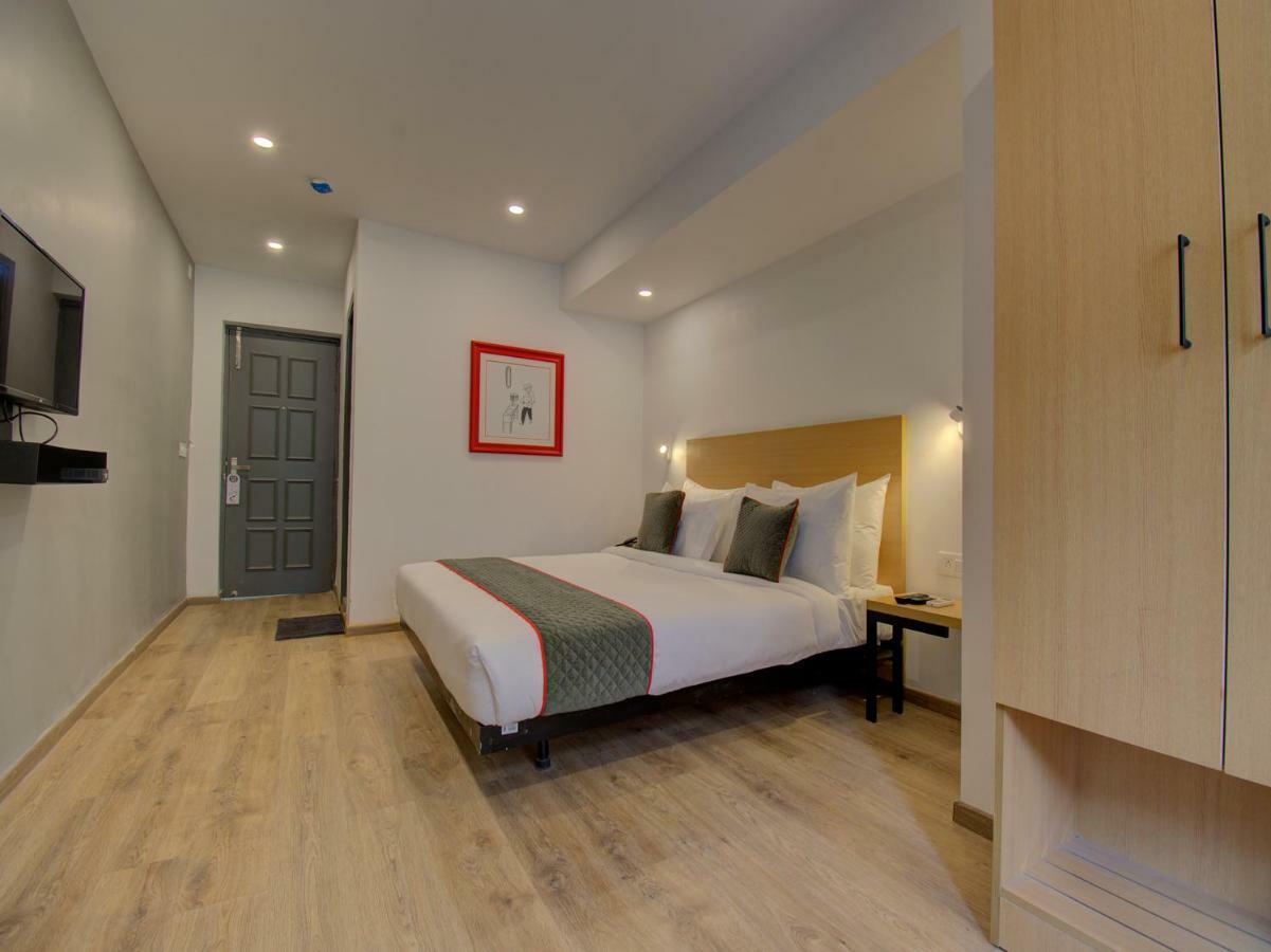 Oyo Townhouse 150 Shreyas Colony Hotel Ahmedabad Esterno foto