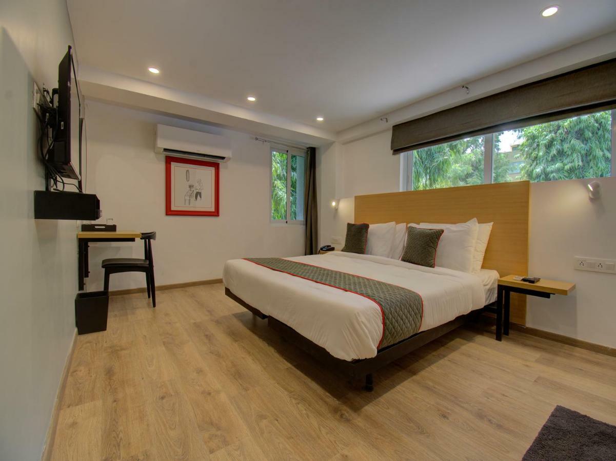 Oyo Townhouse 150 Shreyas Colony Hotel Ahmedabad Esterno foto