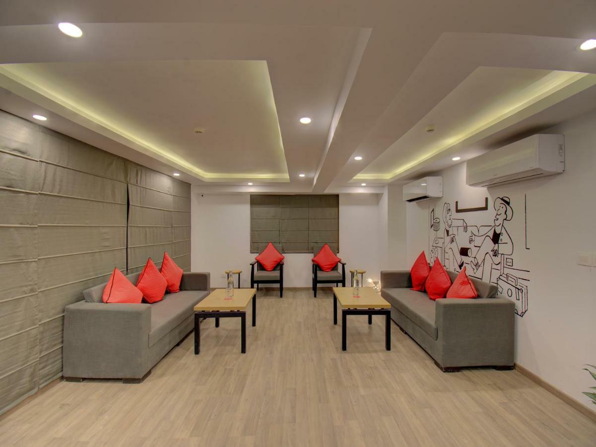 Oyo Townhouse 150 Shreyas Colony Hotel Ahmedabad Esterno foto
